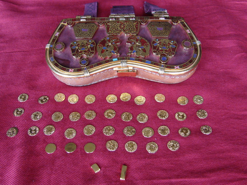 Paul Mortimer's replica of the sporran-purse and gold contents by Dave Roper / Ganderwick Creations (© Sam Newton 16th May 2009)